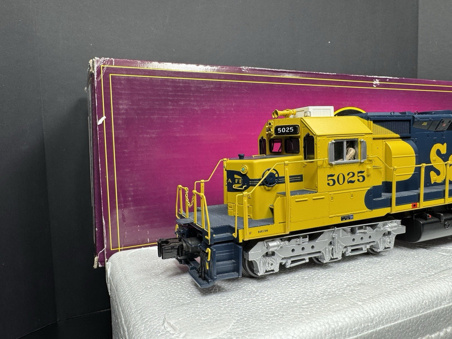 MTH 20-20245-1 Santa Fe SD40-2 diesel engine #5025 PS3 LNIB1