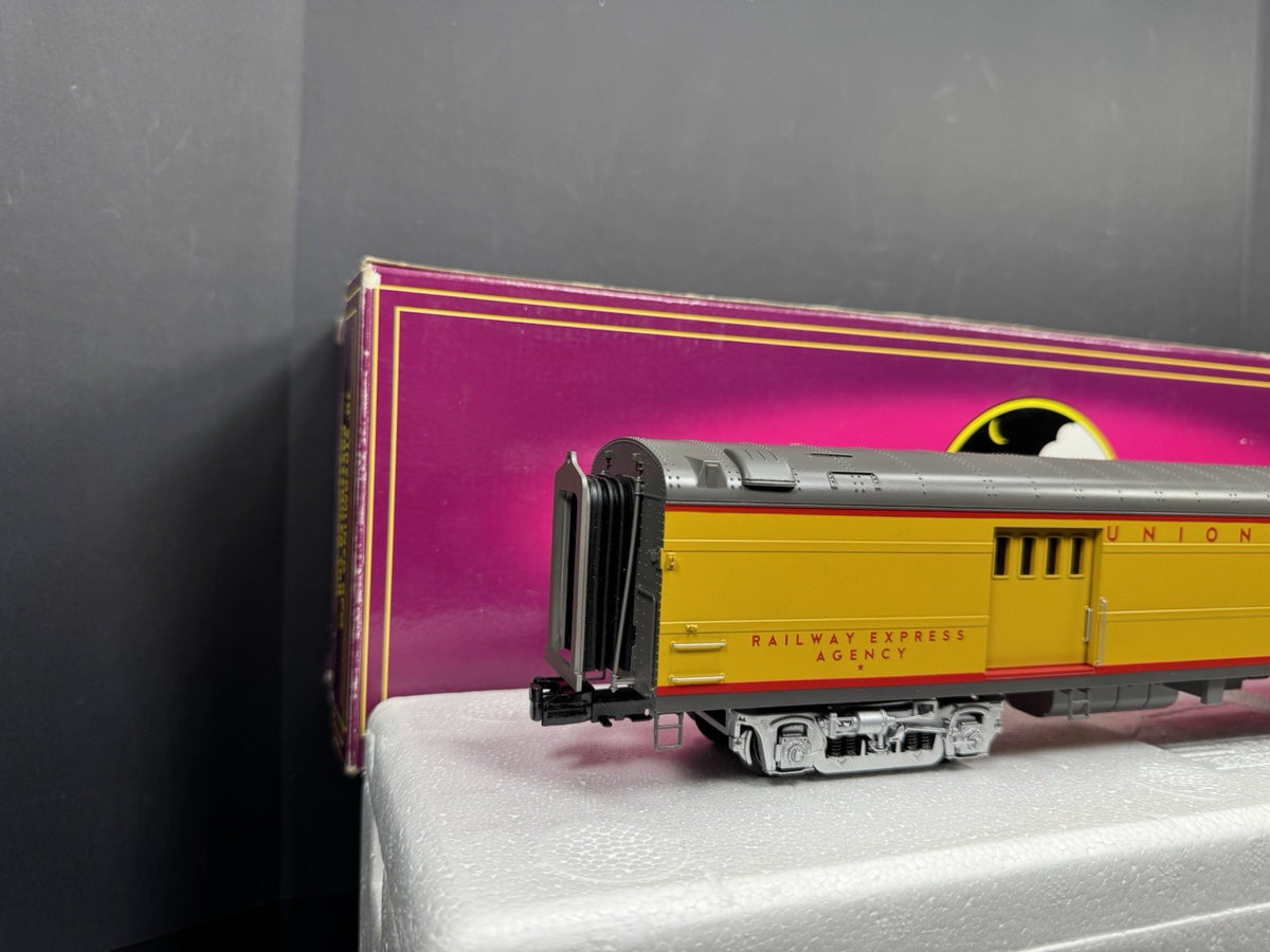 MTH 20-6853 Union Pacific UP 70' streamlined RPO passenger car #5813 EX6