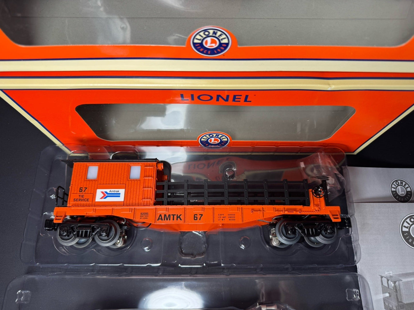 Lionel  6-81448 6-82095 Amtrak command control tie-jector & tie work car LNIB2