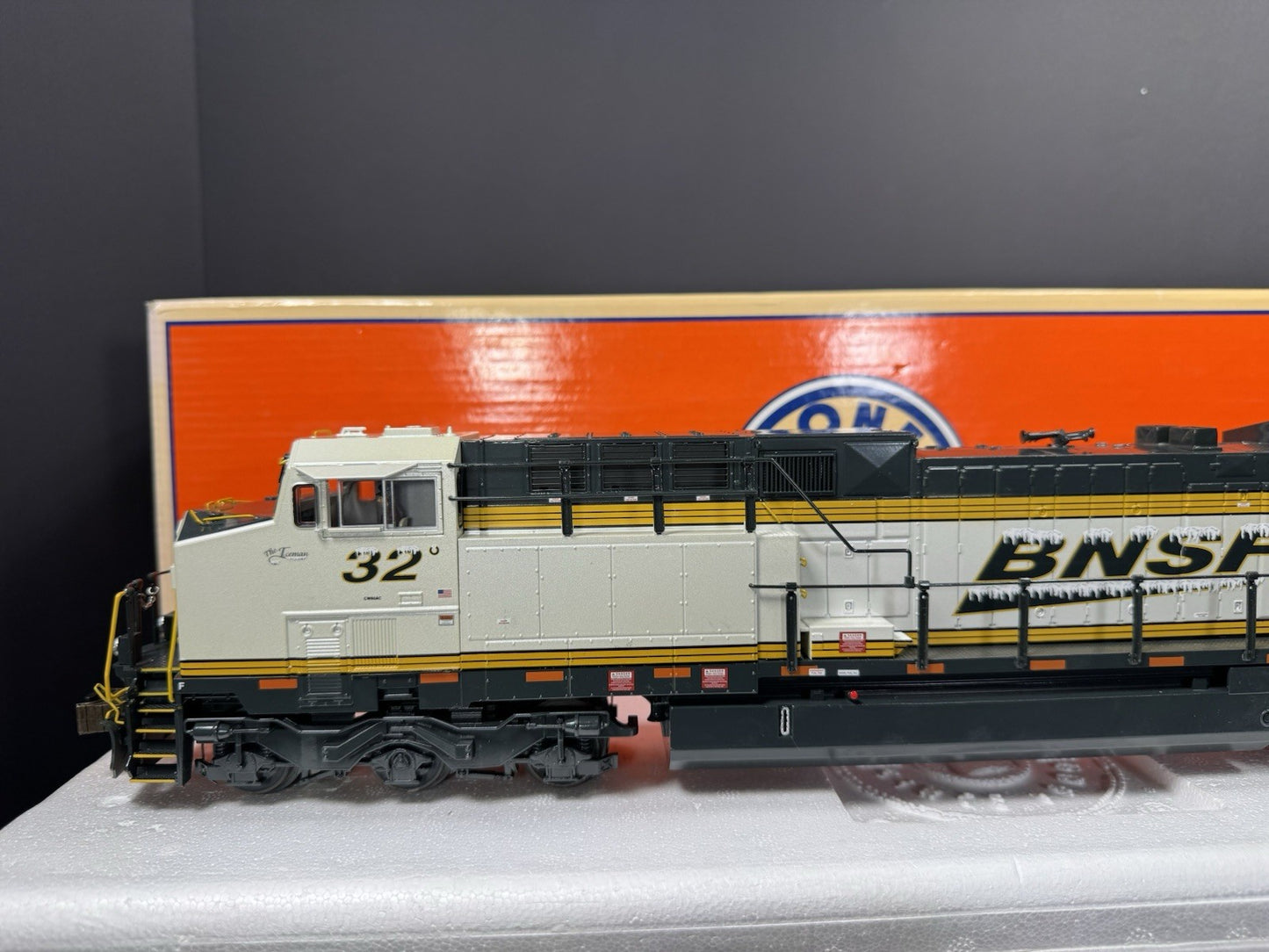 Lionel LEGACY 6-31783 BNSF Ice Cold Express AC6000 diesel engine #32 EX2