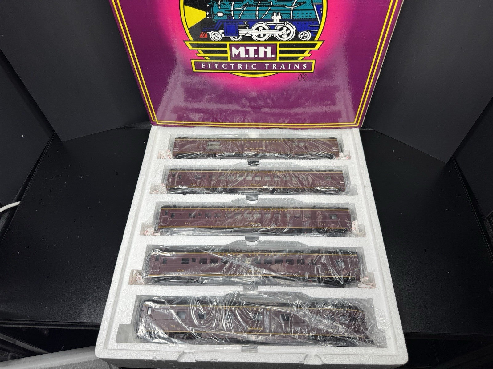 MTH 20-6514 Norfolk & Western N&W 70' streamlined passenger 5-car set LNIB0