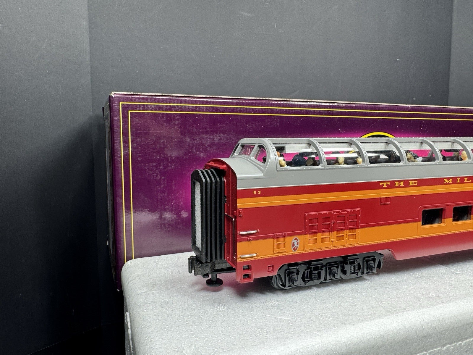 MTH 20-6752 Milwaukee Road 70' full-length vista dome passenger car #53 EX1