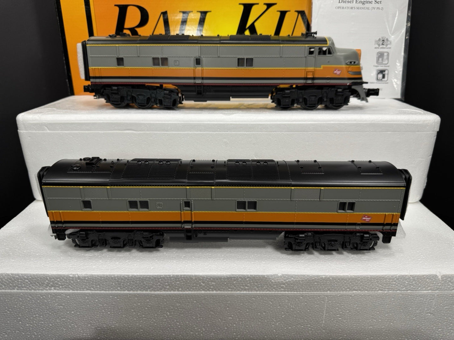 MTH RailKing 30-2488-1 Milwaukee Road E-3 diesel engine ABA set PS 2.0 BCR NIB9