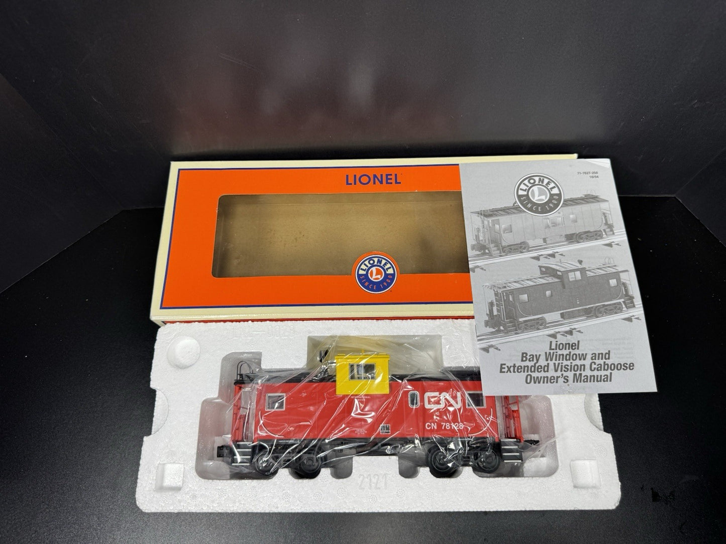 Lionel 6-17697 Canadian National CN extended vision smoking caboose #78128 LNIB9