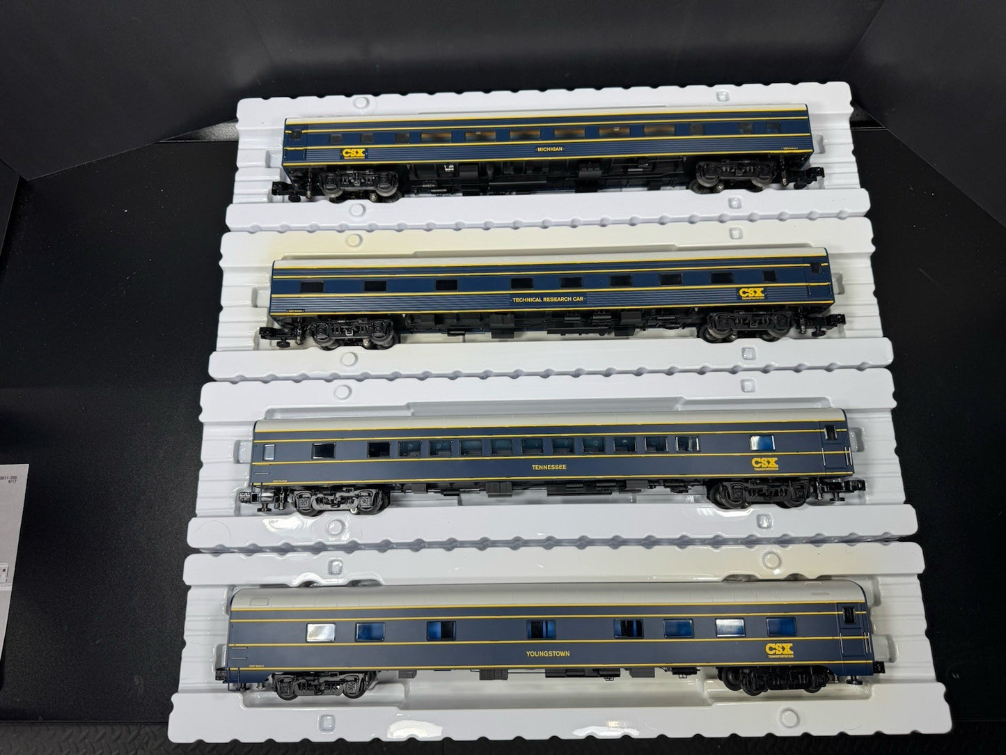 Lionel 6-83120 CSX 21" passenger 4-car set EX1
