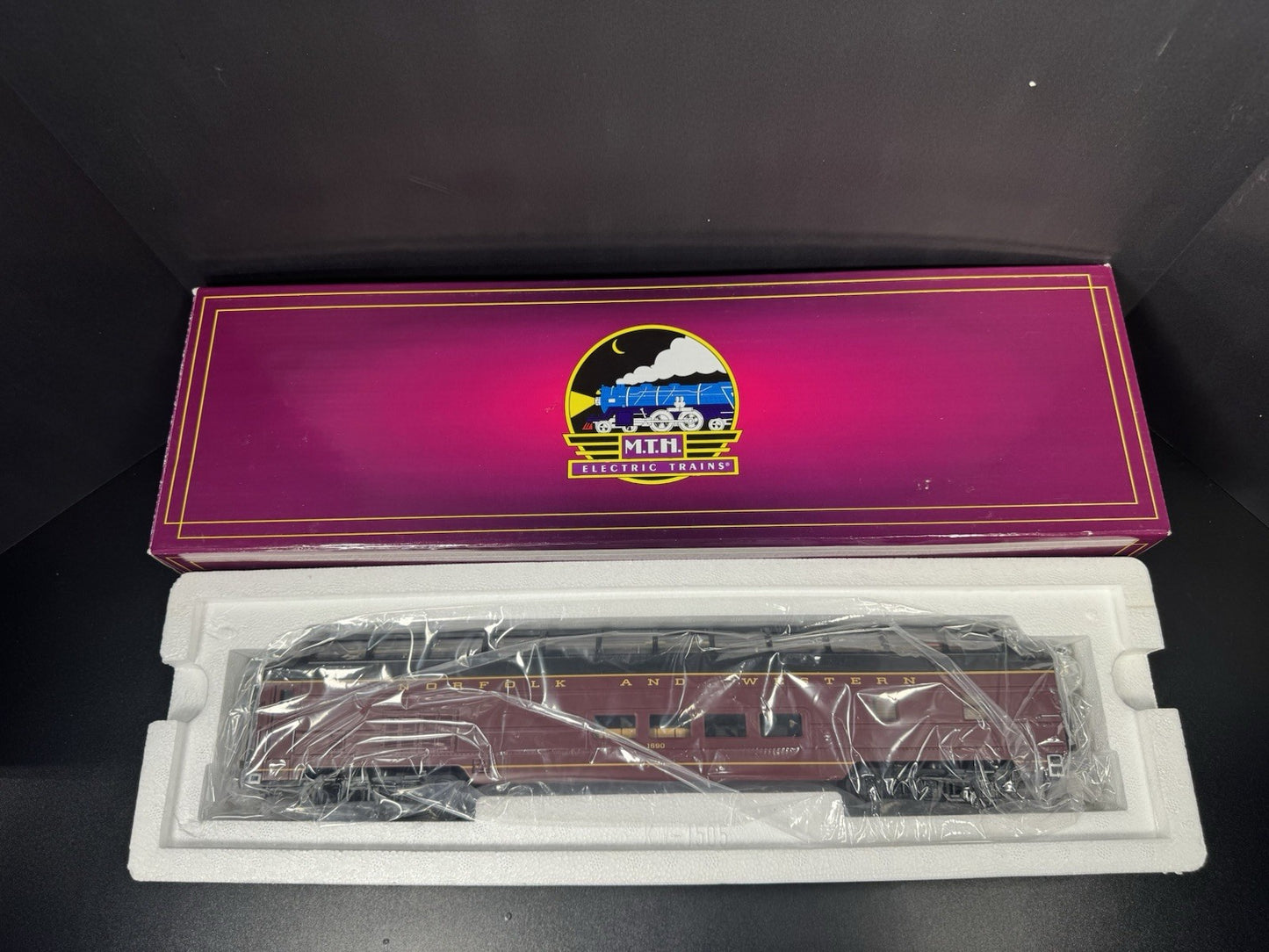 MTH 20-64176 Norfolk & Western N&W 70' full-length vista dome passenger car LNIB13