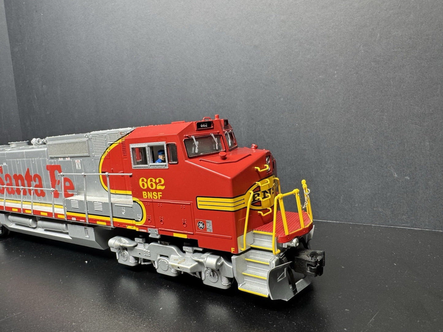 Lionel LEGACY 1933222 BNSF ATSF patch C44-9W diesel engine #662 EX1