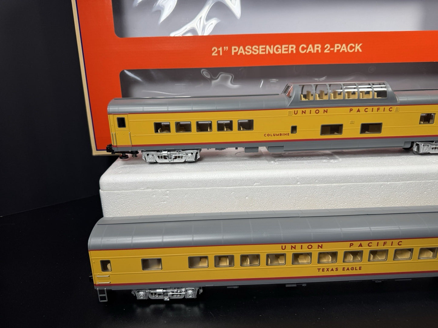 Lionel 1927050 Union Pacific UP 21" excursion 2-car expansion set LNIB7