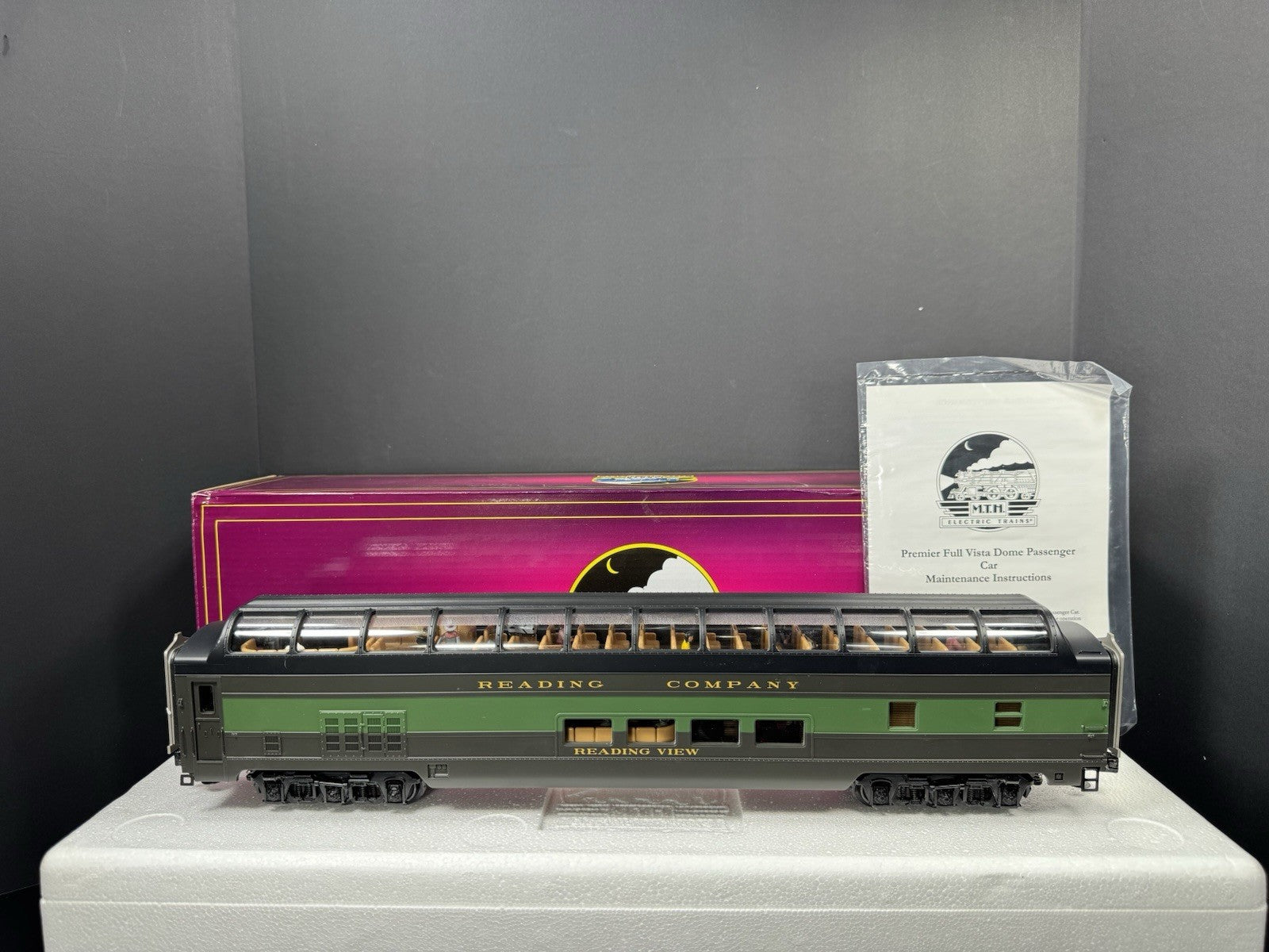MTH 20-64211 Reading 70' streamlined full-length vista dome passenger car LNIB0