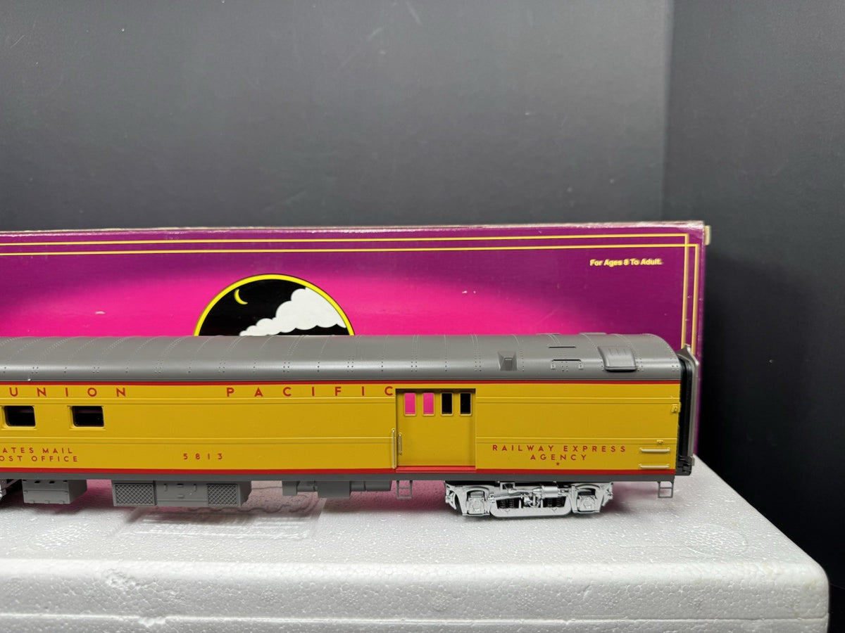 MTH 20-6853 Union Pacific UP 70' streamlined RPO passenger car #5813 EX3