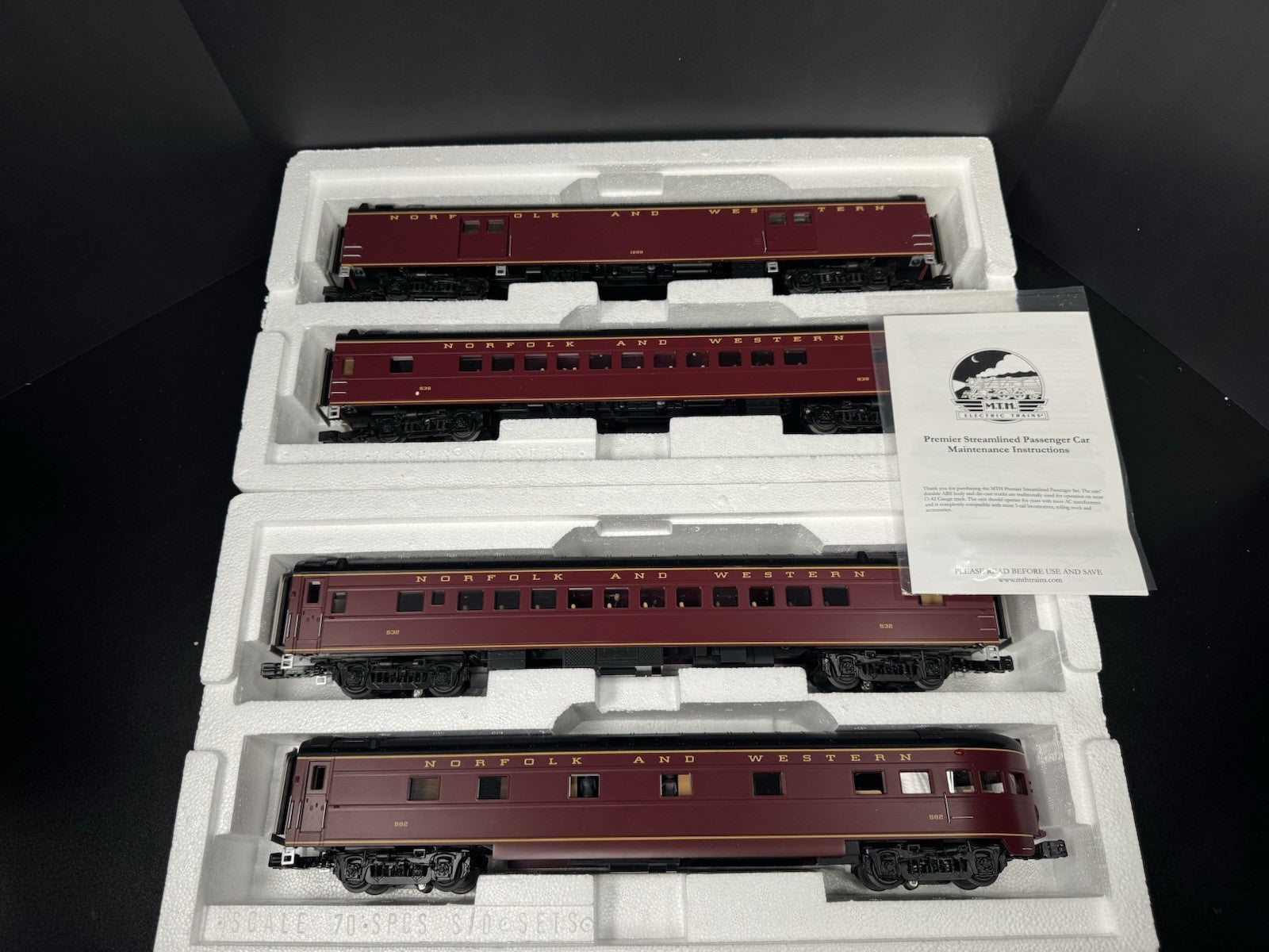 MTH 20-64173 Norfolk & Western N&W 70' streamlined passenger 4-car set LNIB0