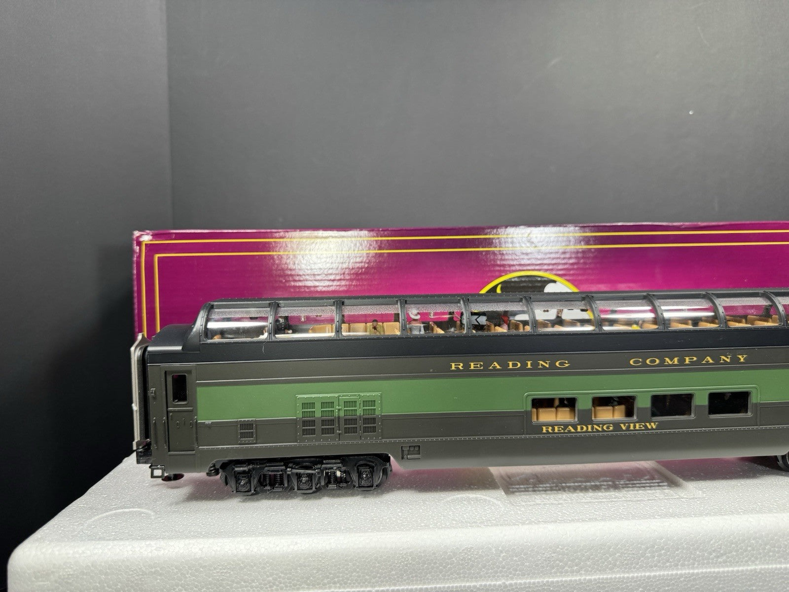 MTH 20-64211 Reading 70' streamlined full-length vista dome passenger car LNIB2
