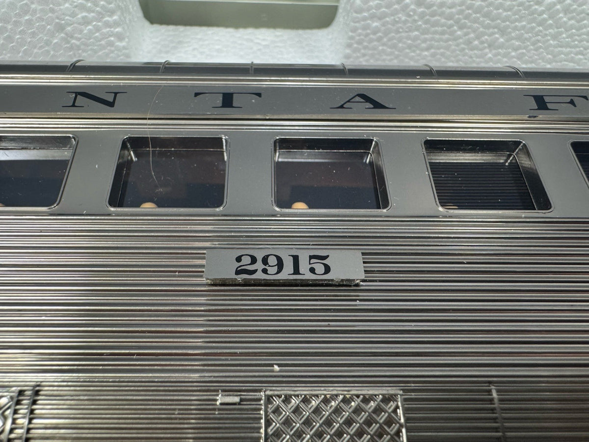 MTH 20-64115 Santa Fe plated 70' streamlined ribbed-sided passenger 4-car set EX6