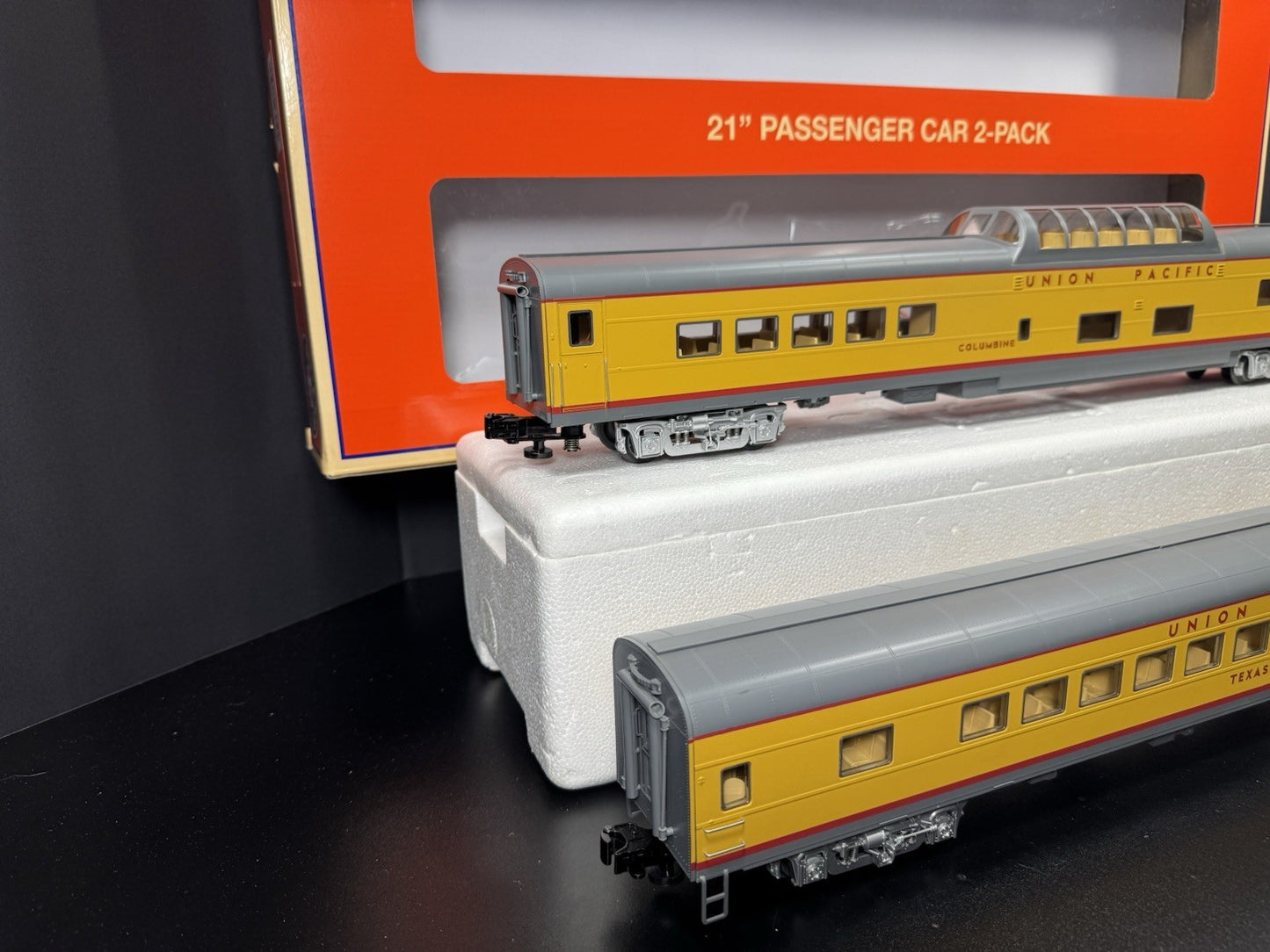 Lionel 1927050 Union Pacific UP 21" excursion 2-car expansion set LNIB6