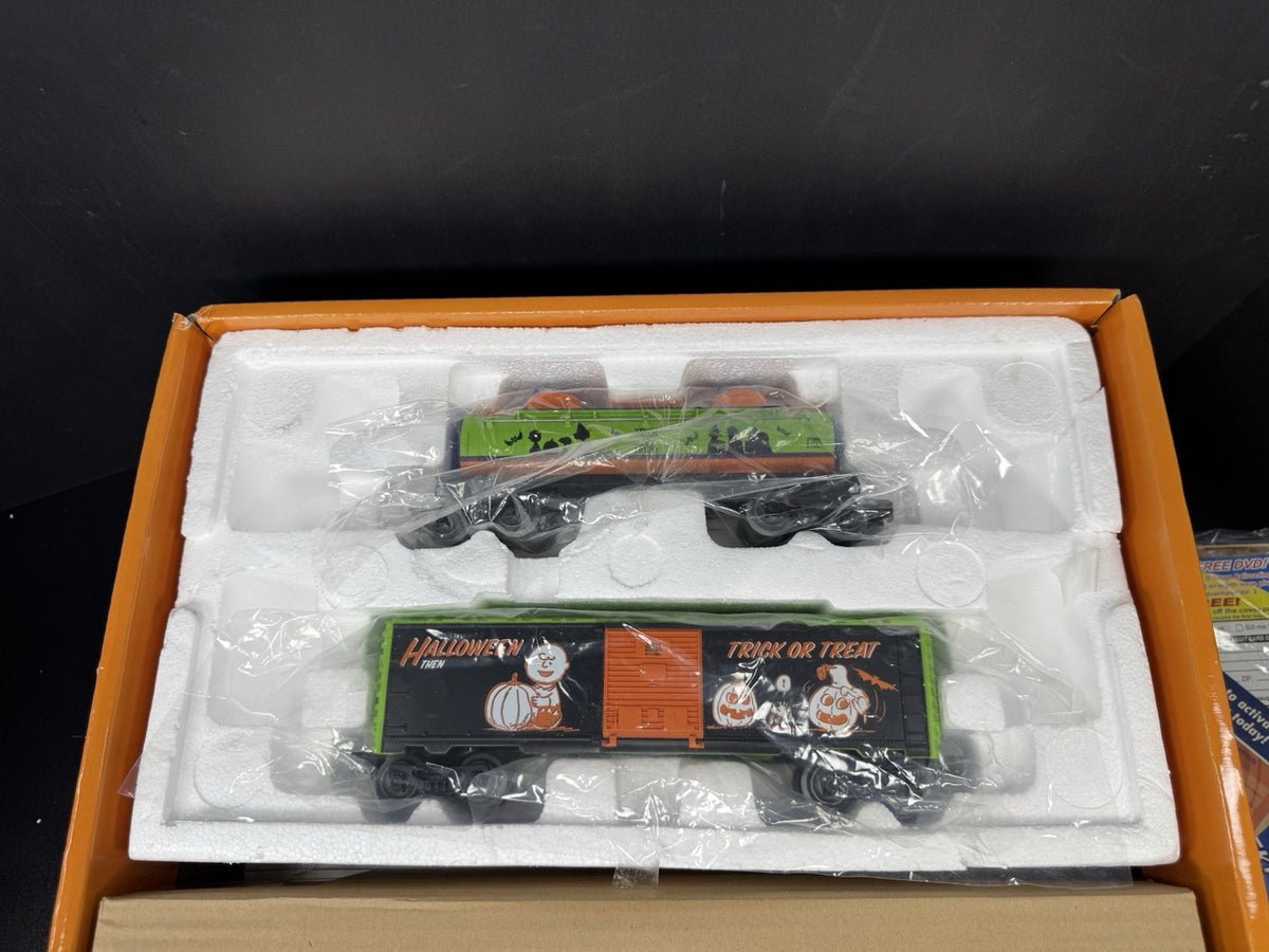 Lionel 6-30214 LionChief Peanuts Halloween ready-to-run train set LNIB4