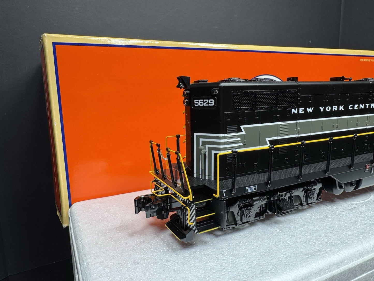 Lionel 6-28562 New York Central NYC GP-7 nonpowered diesel engine #5629 LNIB6