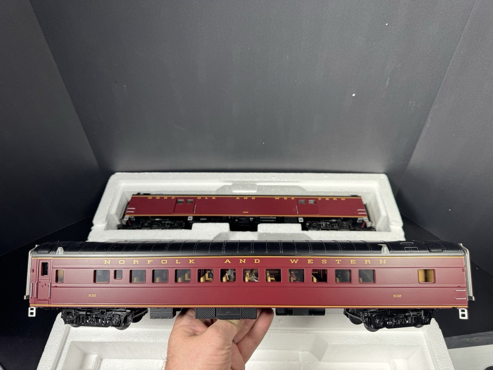MTH 20-64173 Norfolk & Western N&W 70' streamlined passenger 4-car set LNIB3