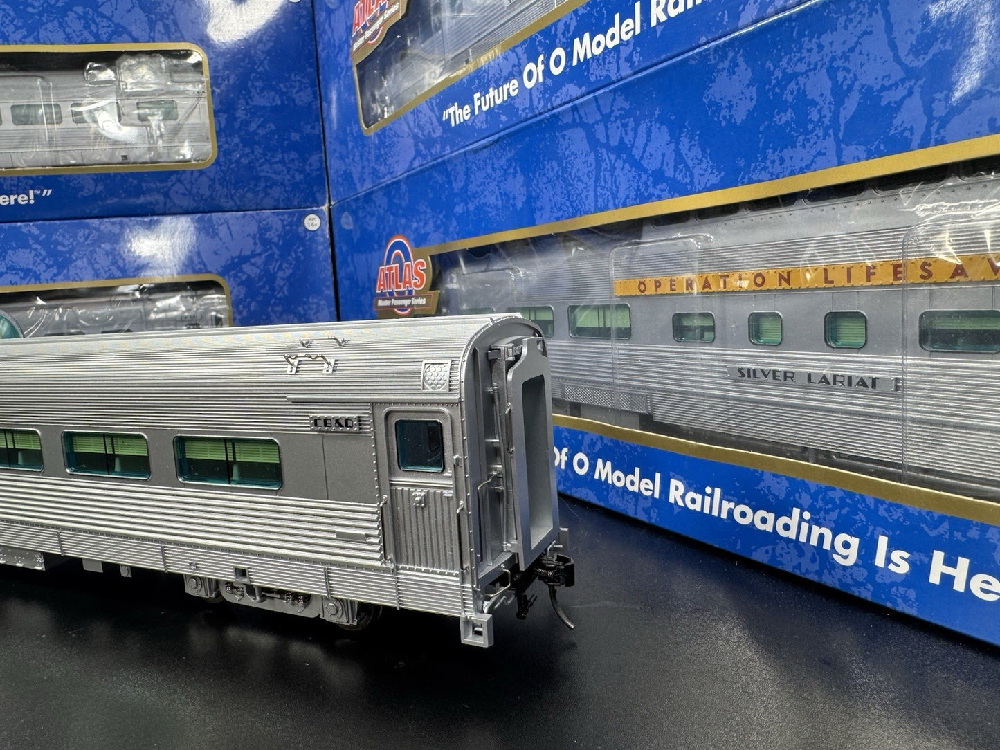 Atlas O 2-rail CB&Q California Zephyr 21" passenger 8-car set LNIB5