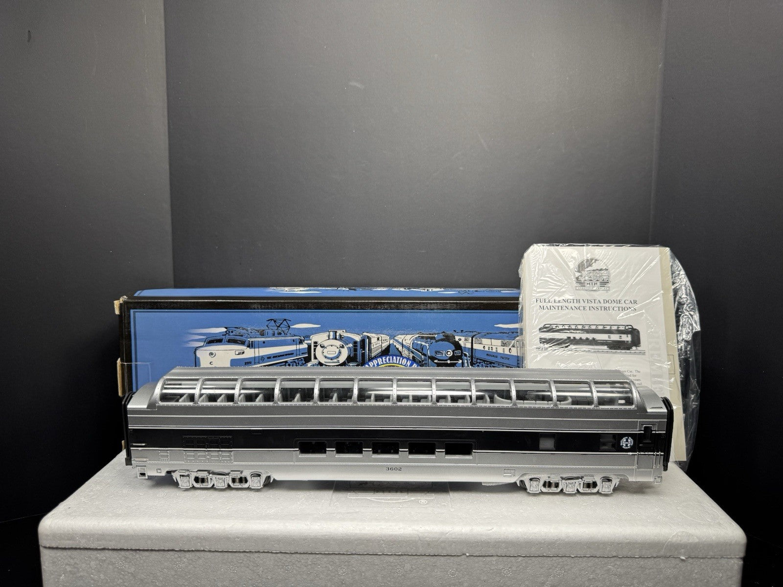 MTH 20-80004F BNSF 70' full-length vista dome passenger car #3602 LNIB0