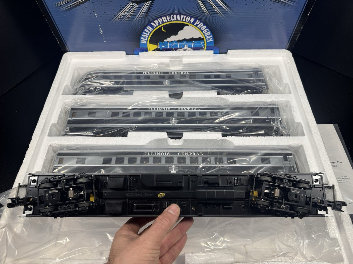 MTH 20-65153 DAP Illinois Central IC 70' streamlined passenger 5-car set LNIB4