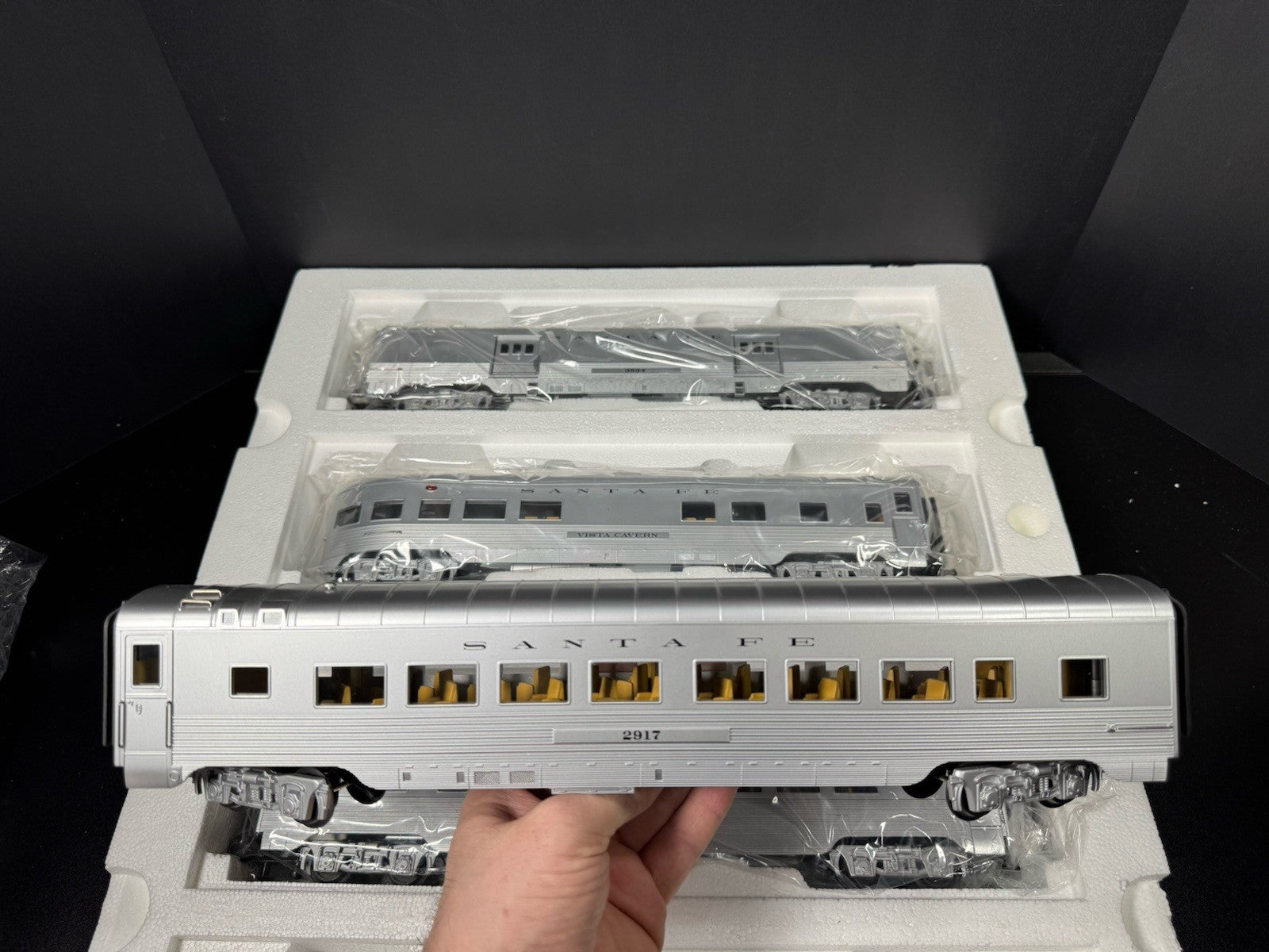 MTH RailKing 30-67174 Santa FE 60' streamlined passenger 4-car set LNIB3