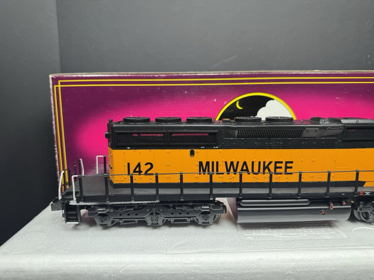 MTH 20-2668-1 Milwaukee Road SD40-2 diesel engine #142 PS2 BCR LNIB7