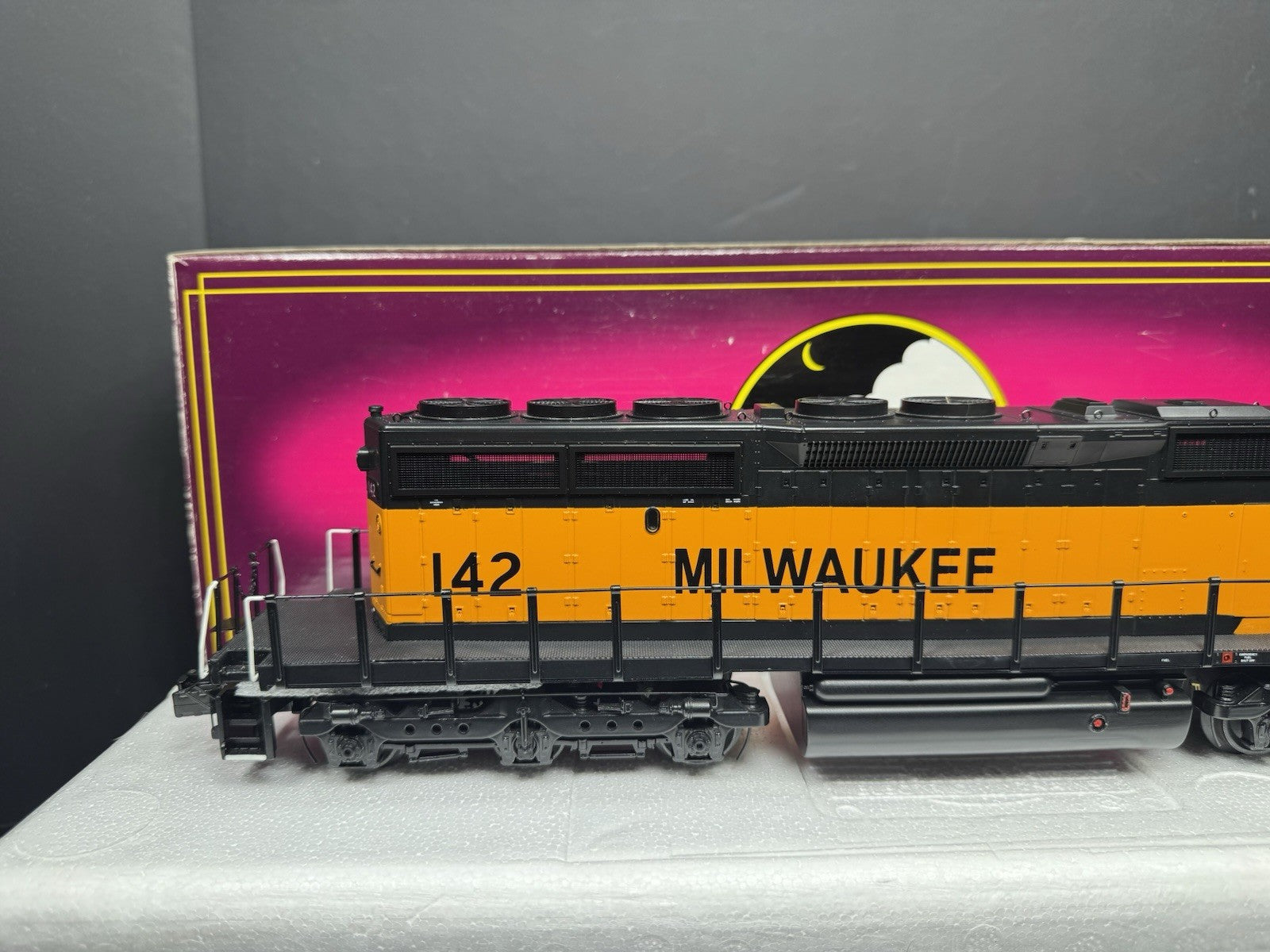 MTH 20-2668-1 Milwaukee Road SD40-2 diesel engine #142 PS2 BCR LNIB7
