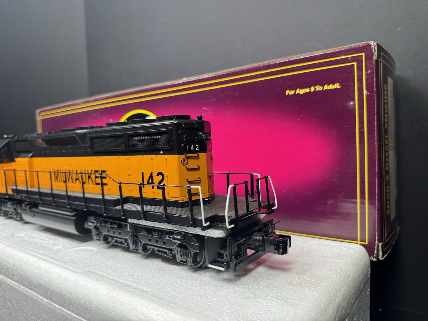 MTH 20-2668-1 Milwaukee Road SD40-2 diesel engine #142 PS2 BCR LNIB4