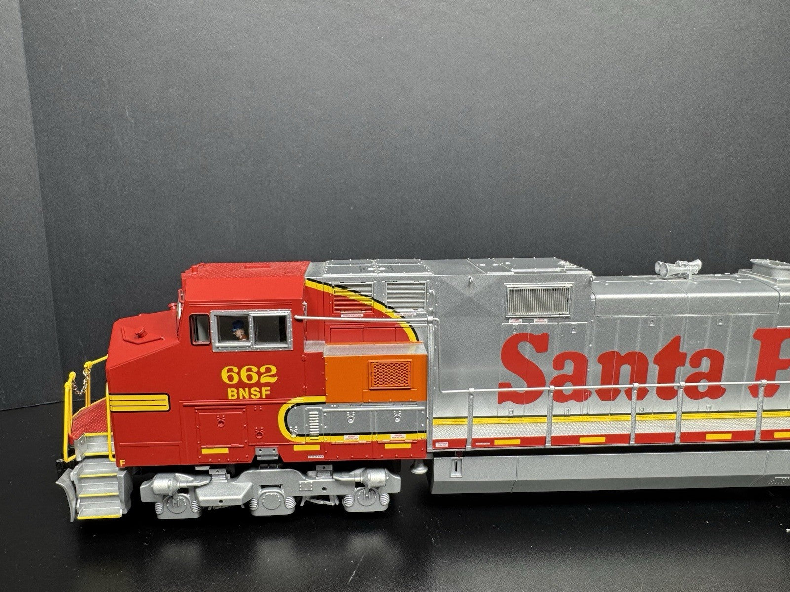 Lionel LEGACY 1933222 BNSF ATSF patch C44-9W diesel engine #662 EX7