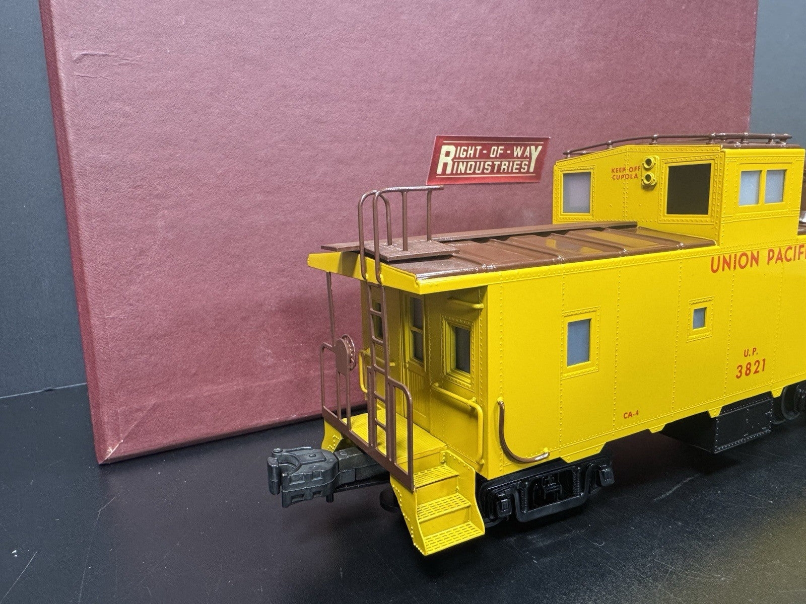 Right-of-Way Ajin 3-rail brass Union Pacific UP smoking caboose #3821 LNIB1