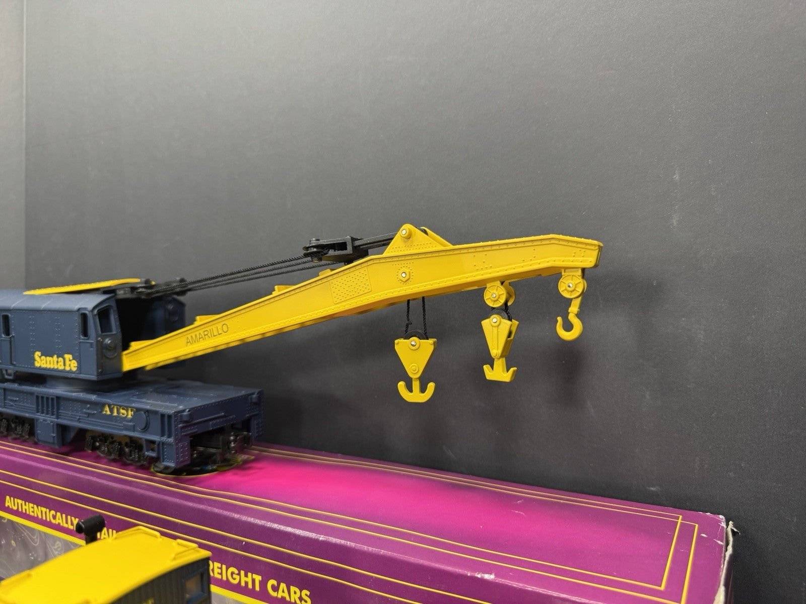 MTH 2098237 2098239 Santa Fe SF operating crane & boom tender set LNIB9