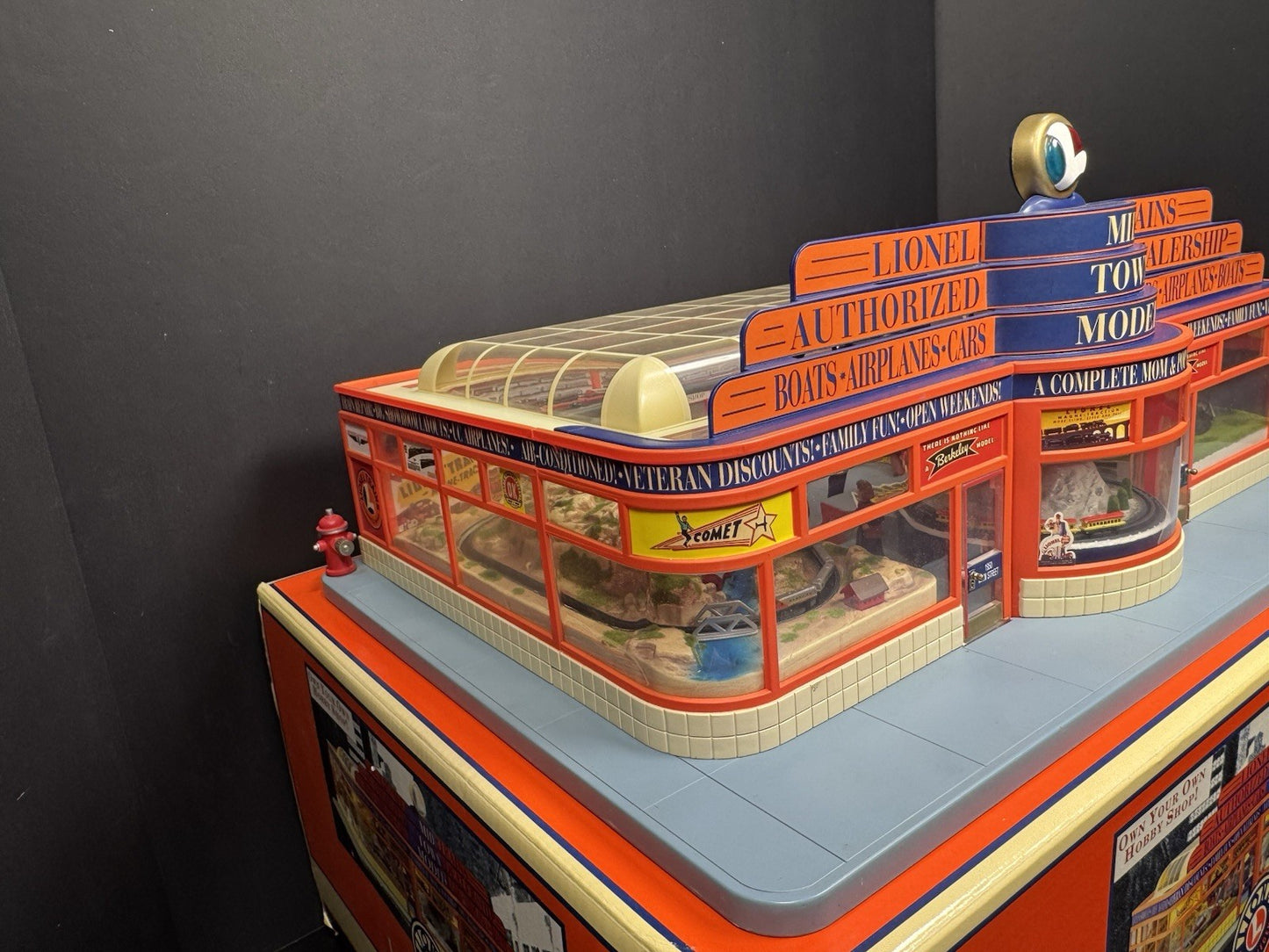 Lionel 6-32998 Mid-Town Models operating hobby shop accessory LNIB1