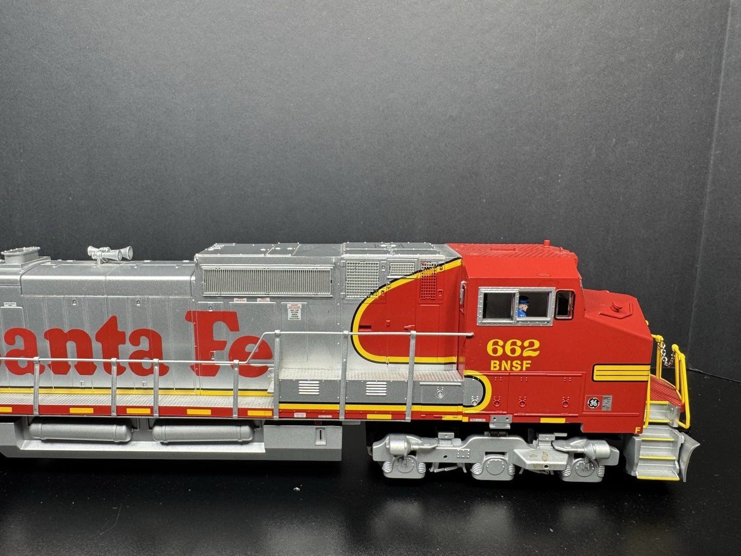 Lionel LEGACY 1933222 BNSF ATSF patch C44-9W diesel engine #662 EX2