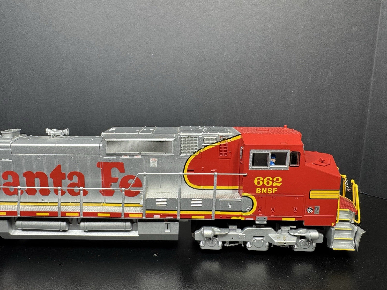 Lionel LEGACY 1933222 BNSF ATSF patch C44-9W diesel engine #662 EX2