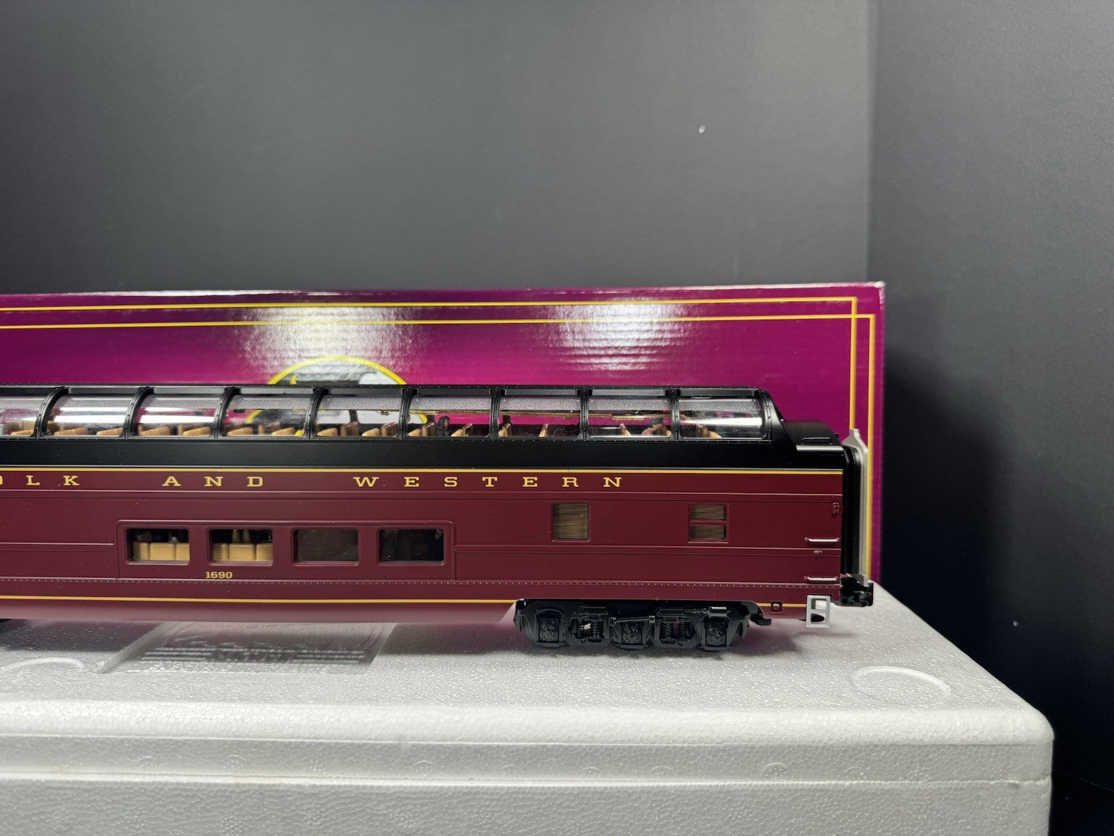 MTH 20-64176 Norfolk & Western N&W 70' full-length vista dome passenger car LNIB3
