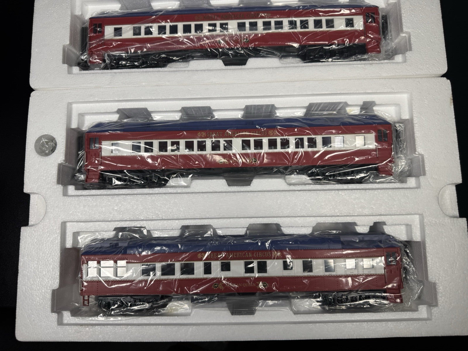 MTH RailKing 30-6940 Circus 60' Madison passenger 4-car set LNIB3