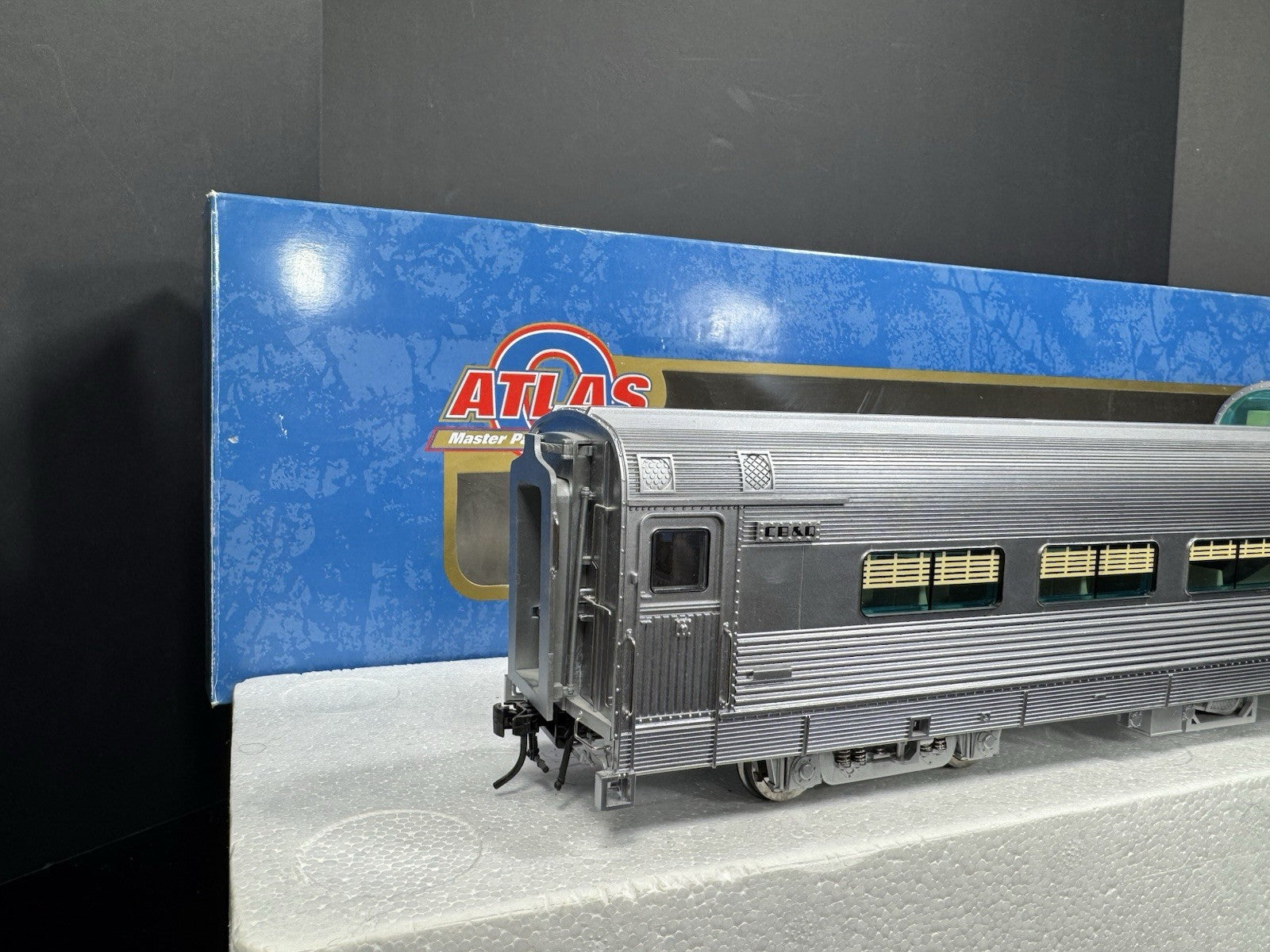 Atlas O 3002151-1 2-rail CB&Q California Zephyr 21" dome chair car #4716 LNIB6