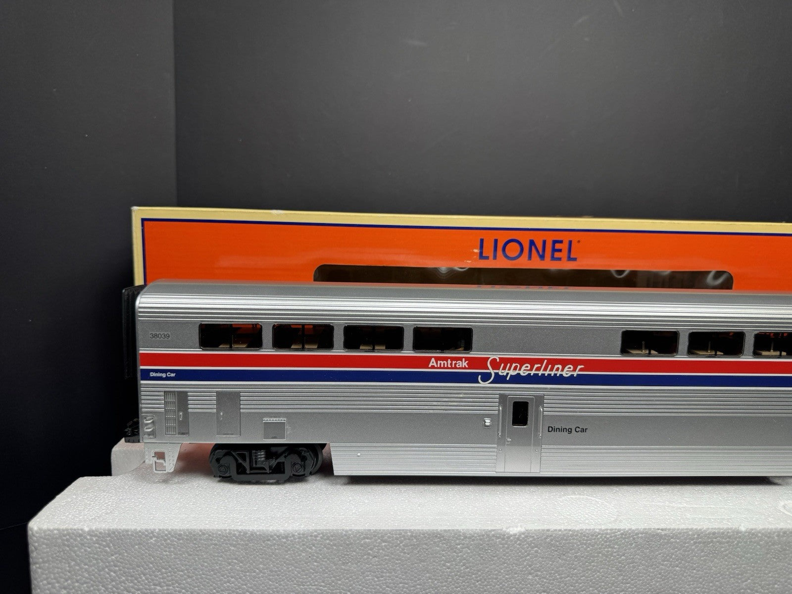 Lionel 6-15396 Amtrak Superliner 18" aluminum StationSounds diner car LNIB2