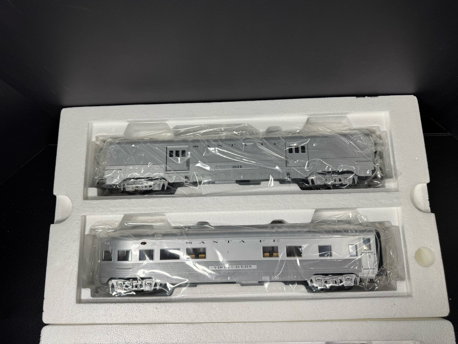 MTH RailKing 30-67174 Santa FE 60' streamlined passenger 4-car set LNIB1