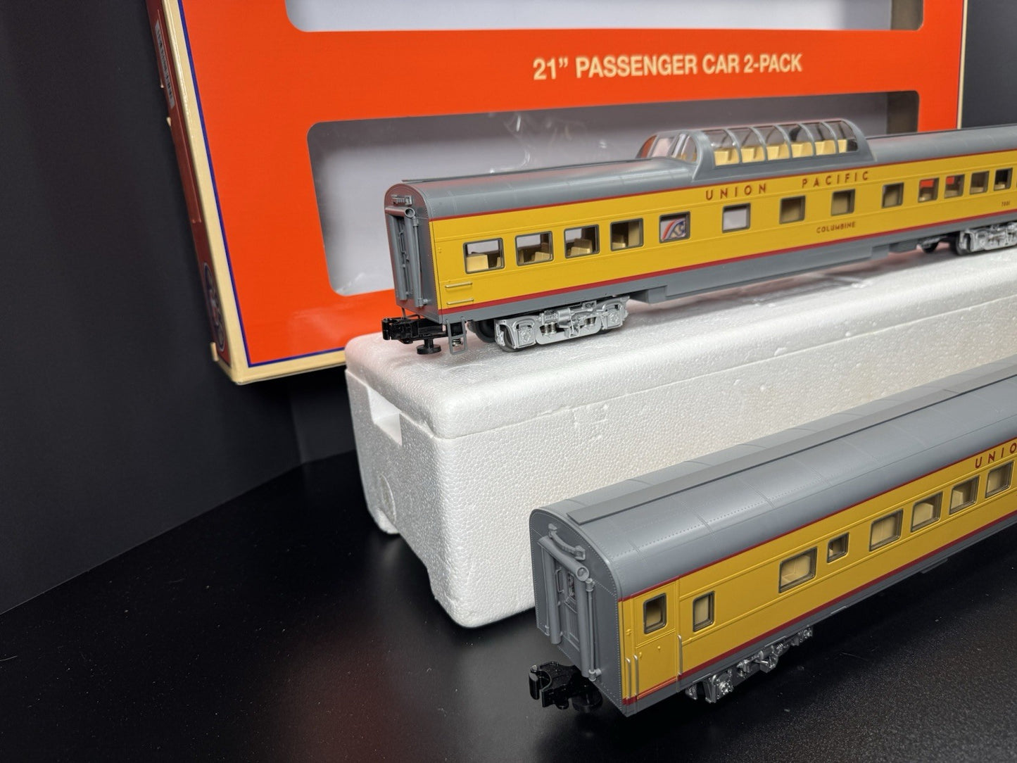 Lionel 1927050 Union Pacific UP 21" excursion 2-car expansion set LNIB1