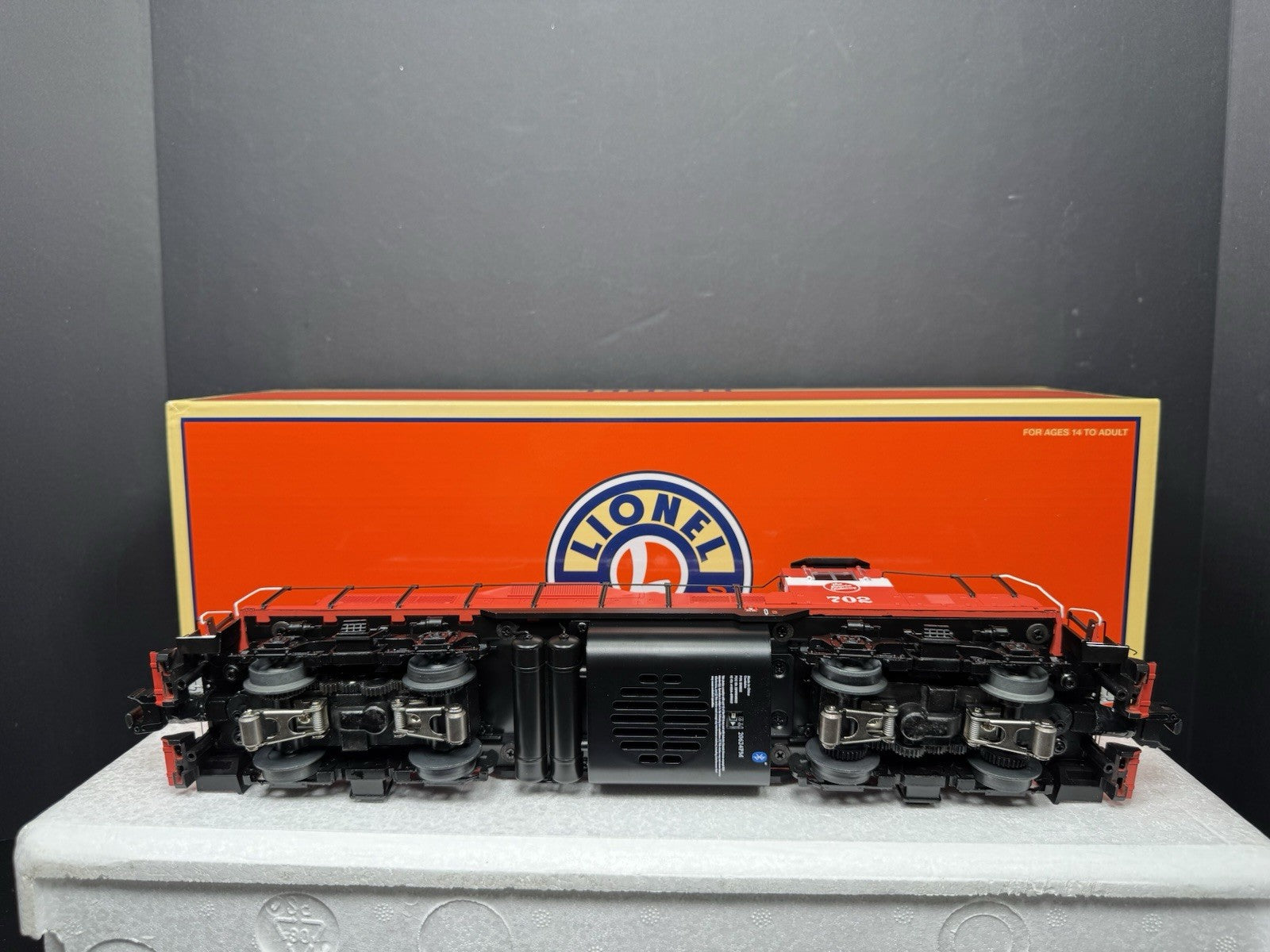 Lionel LEGACY 2433381 Minneapolis & St Louis GP9 diesel engine #702 LNIB10