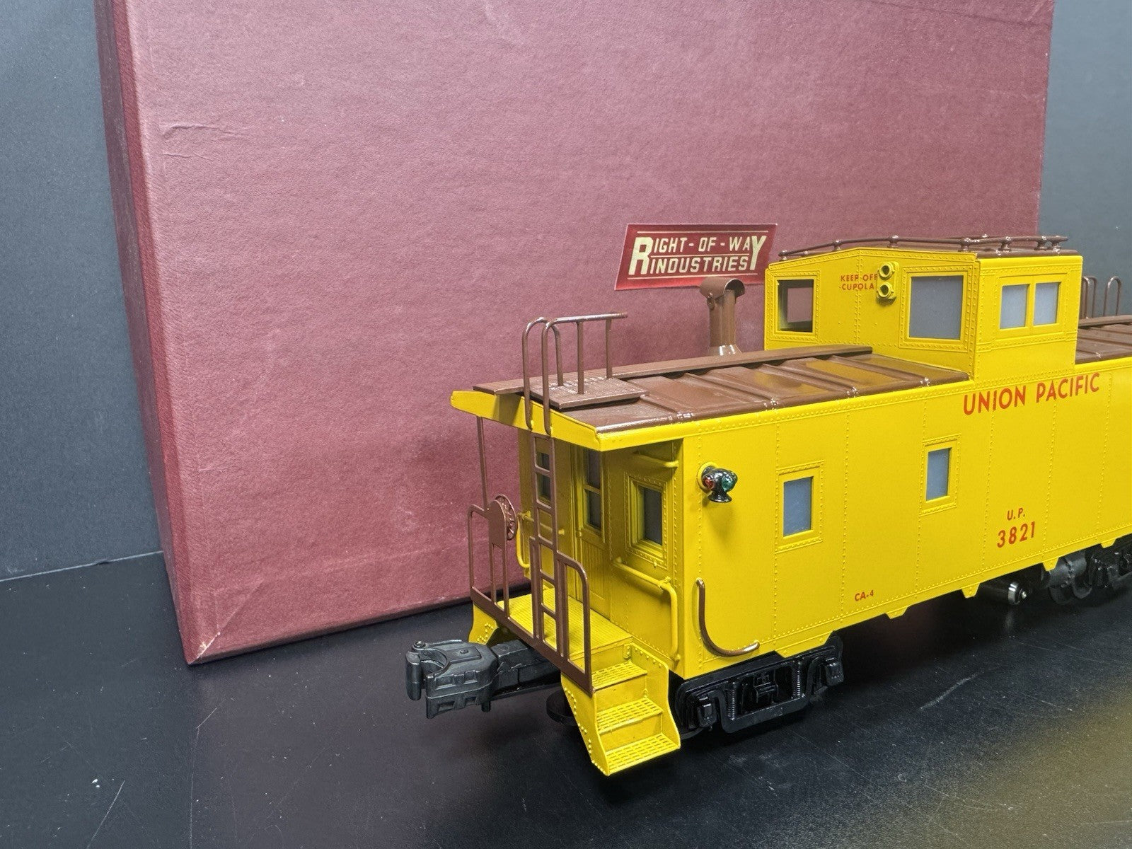 Right-of-Way Ajin 3-rail brass Union Pacific UP smoking caboose #3821 LNIB5