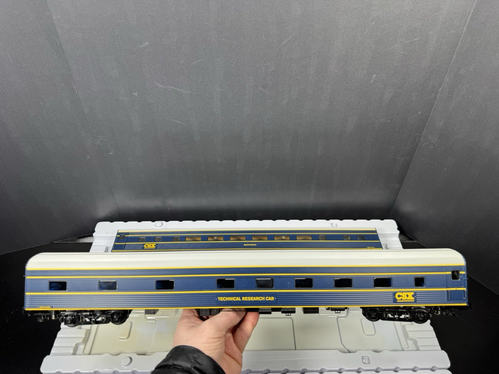 Lionel 6-83120 CSX 21" passenger 4-car set EX4