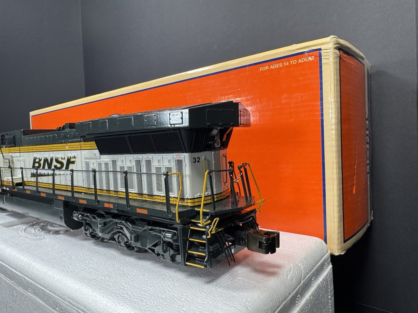 Lionel LEGACY 6-31783 BNSF Ice Cold Express AC6000 diesel engine #32 EX4