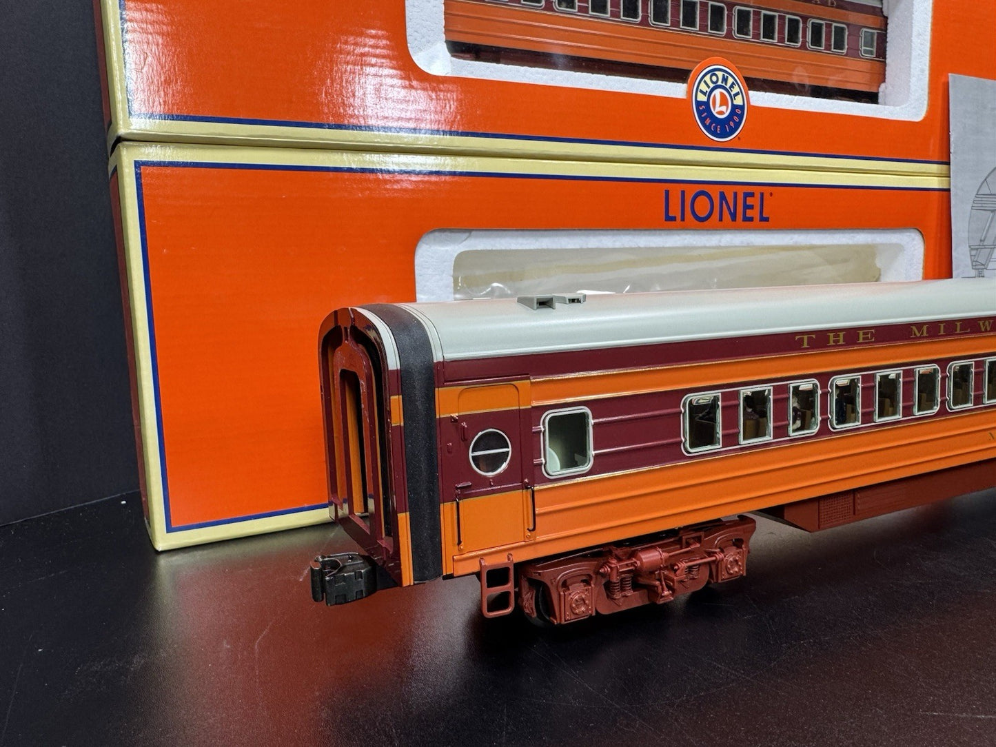 Lionel 6-29191 Milwaukee Road Hiawatha beaver tail 18" passenger 4-car set LNIB1