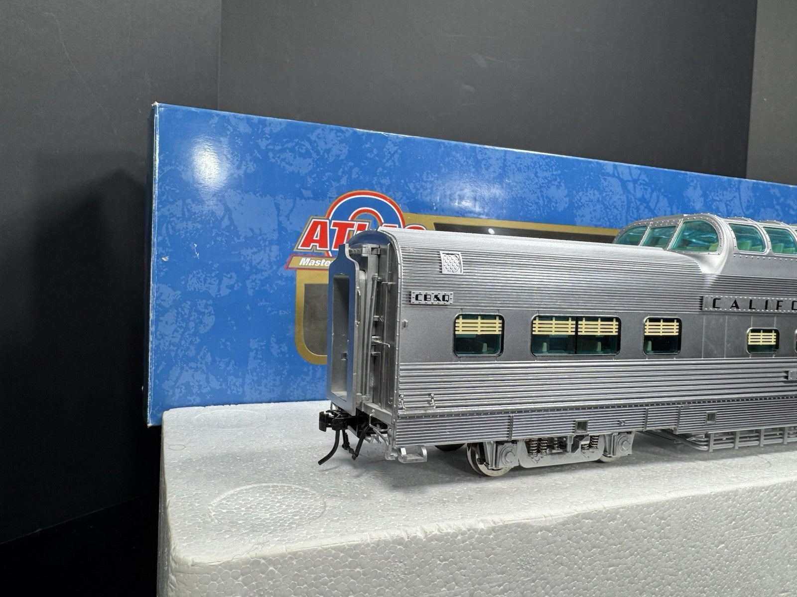 Atlas O 3002151-1 2-rail CB&Q California Zephyr 21" dome chair car #4716 LNIB1