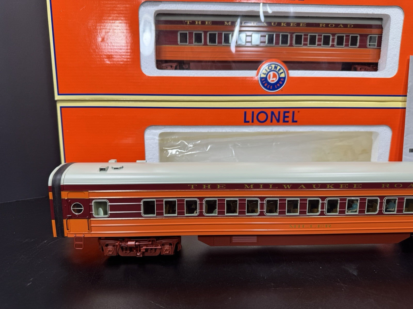 Lionel 6-29191 Milwaukee Road Hiawatha beaver tail 18" passenger 4-car set LNIB2