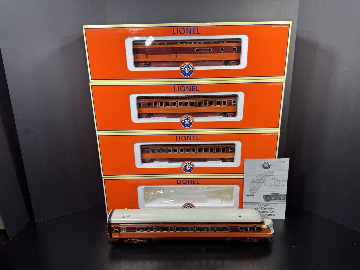 Lionel 6-29191 Milwaukee Road Hiawatha beaver tail 18" passenger 4-car set LNIB0