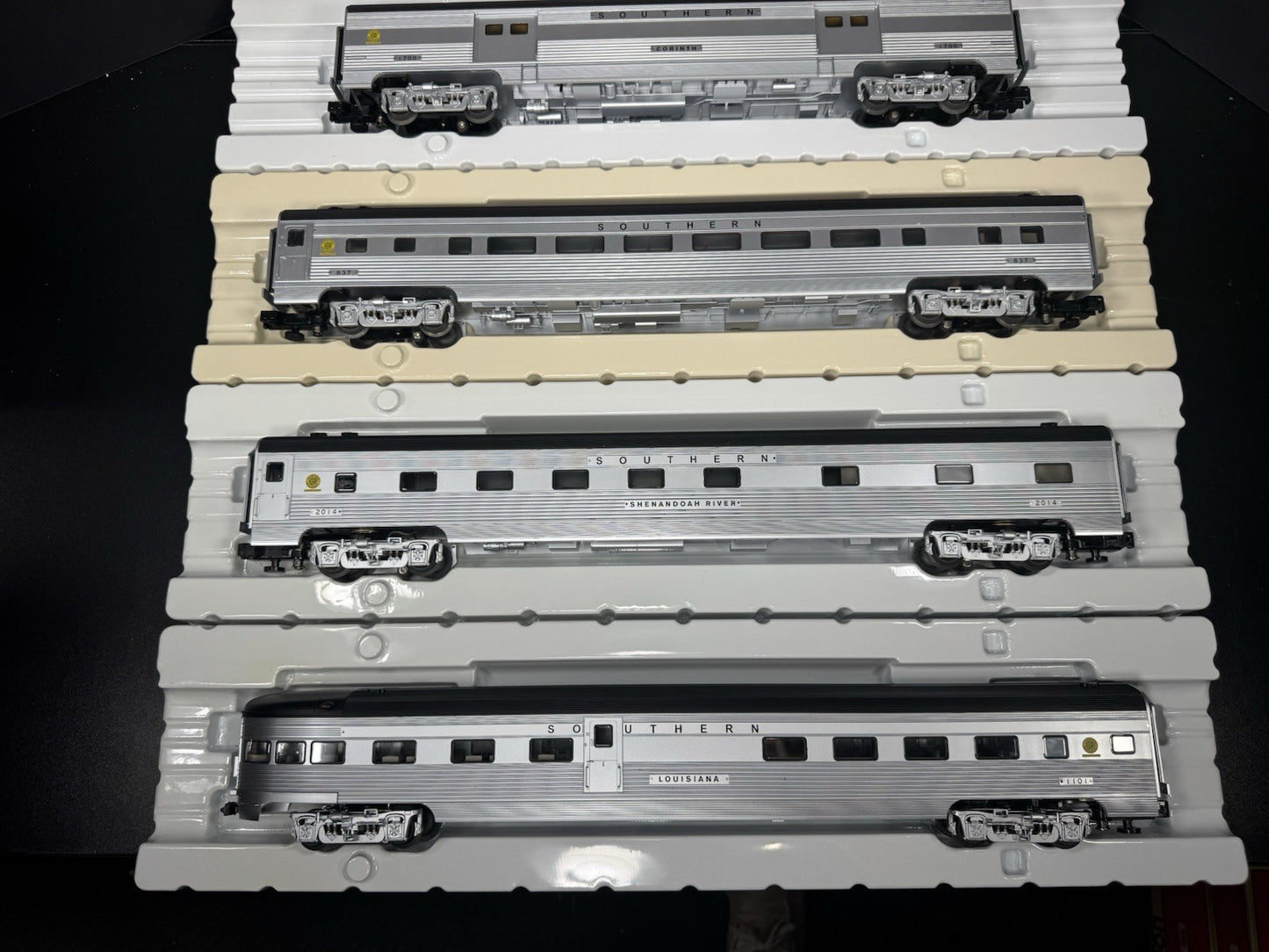 Lionel 6-82558 Southern 21" streamlined passenger 4-car LNIB3
