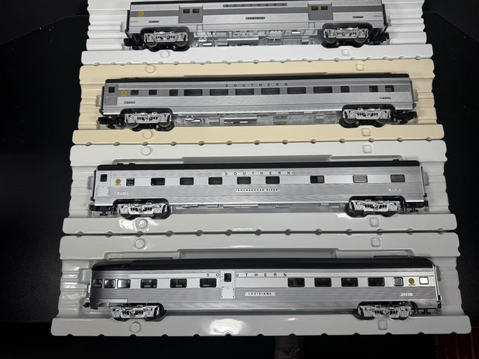 Lionel 6-82558 Southern 21" streamlined passenger 4-car LNIB3